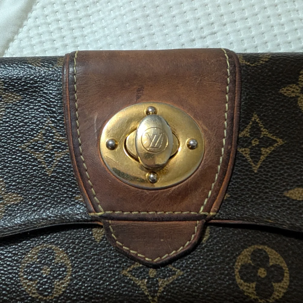Authentic Louis Vuitton Brown and Gold Monogram Wallet - Picture 3 of 8